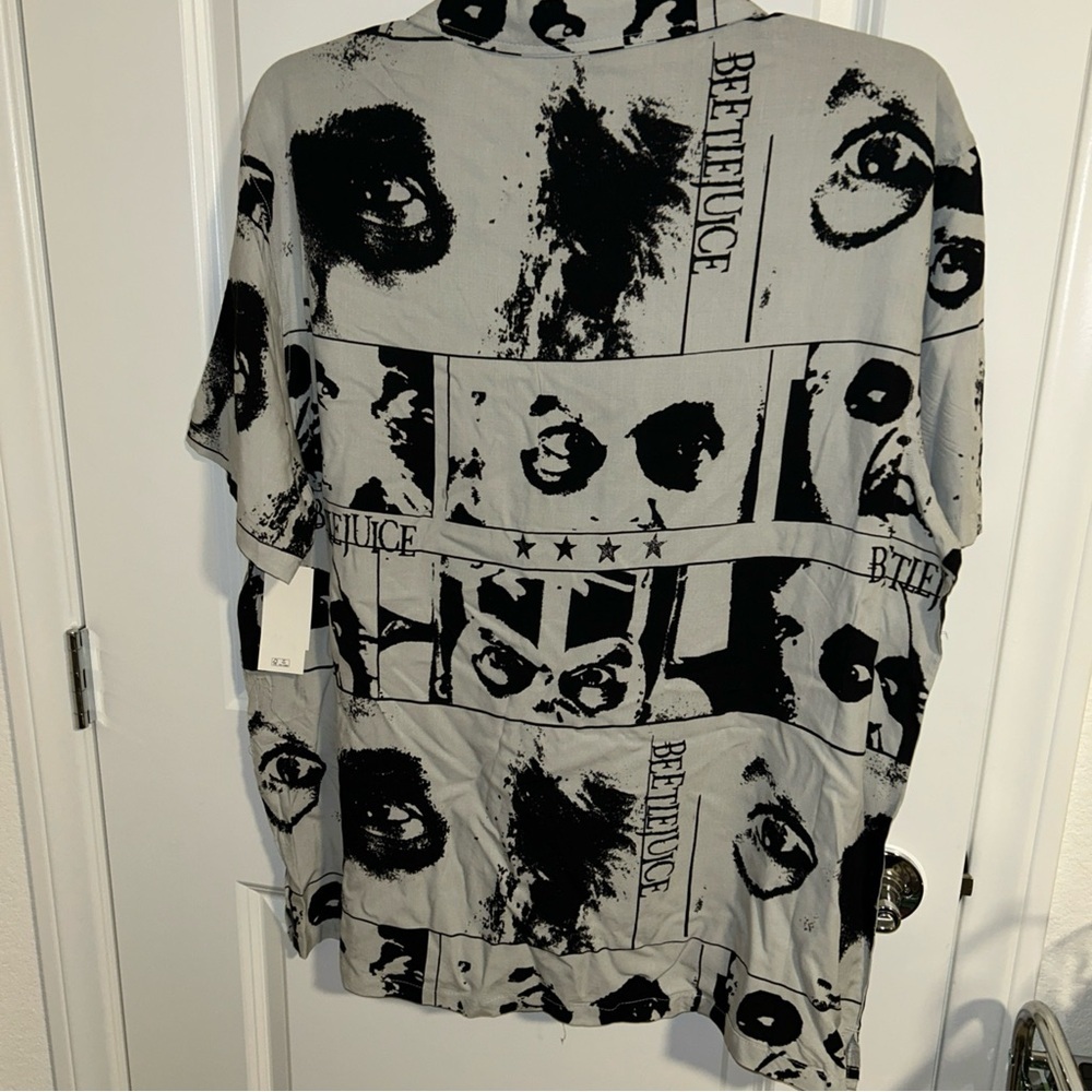 Beetlejuice Men’s XL (46/48) Lightweight Button Down Shirt NWT Hallowe’en - Picture 5 of 5